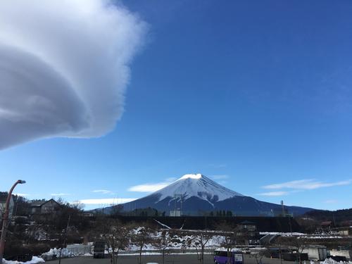 富士山と雲.jpg