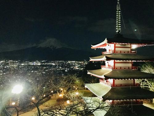 夜の富士山.jpg