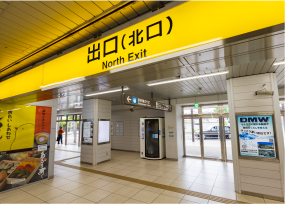 写真：三島駅（北口）出口へ