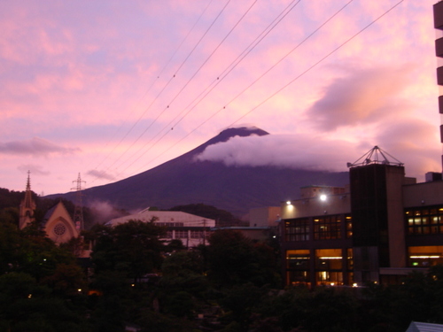 山梨県　温泉旅館　夕方の富士山