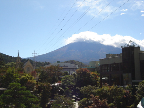 山梨県　温泉旅館　台風が去った後の富士山