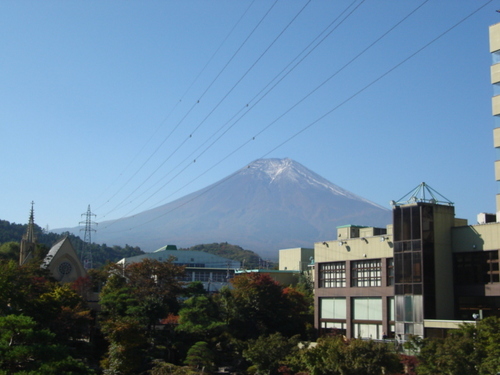 河口湖周辺　温泉宿　富士山　初冠雪