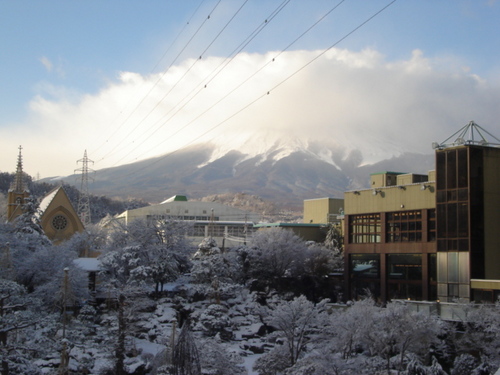 山梨県　温泉旅館　雪景色