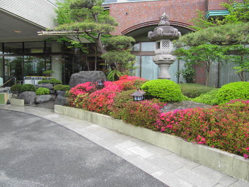 山梨県　温泉宿　「本日は雨模様です」