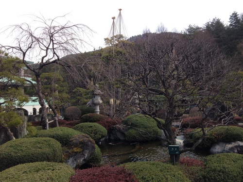 富士山温泉ホテル鐘山苑：庭園・梅