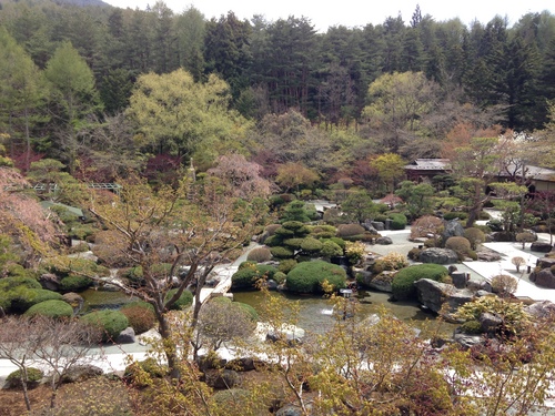 富士山温泉ホテル鐘山苑：庭園