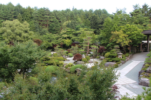 夏の庭園｜富士山温泉ホテル鐘山苑