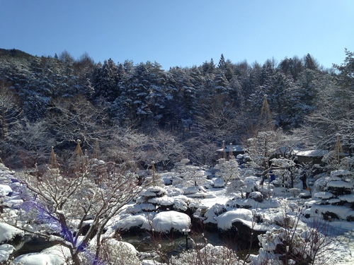 雪化粧の庭園｜富士山温泉ホテル鐘山苑