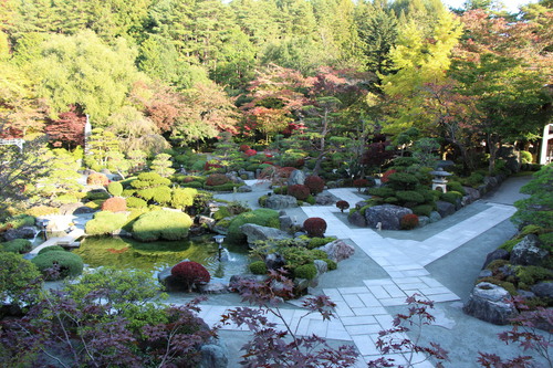 富士山温泉ホテル鐘山苑：庭園紅葉