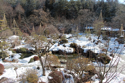 冬（２月）庭園・雪化粧｜富士山温泉ホテル鐘山苑