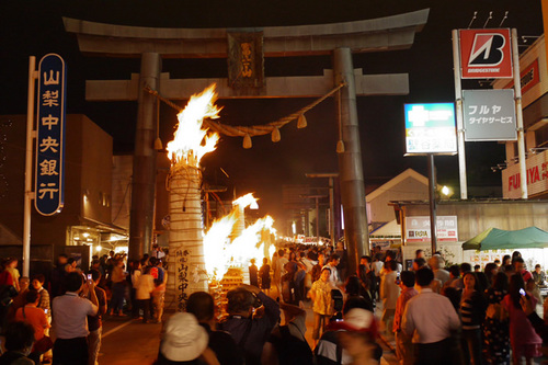 ８月２６日（月）「吉田の火祭り」送迎バスと交通規制のご案内