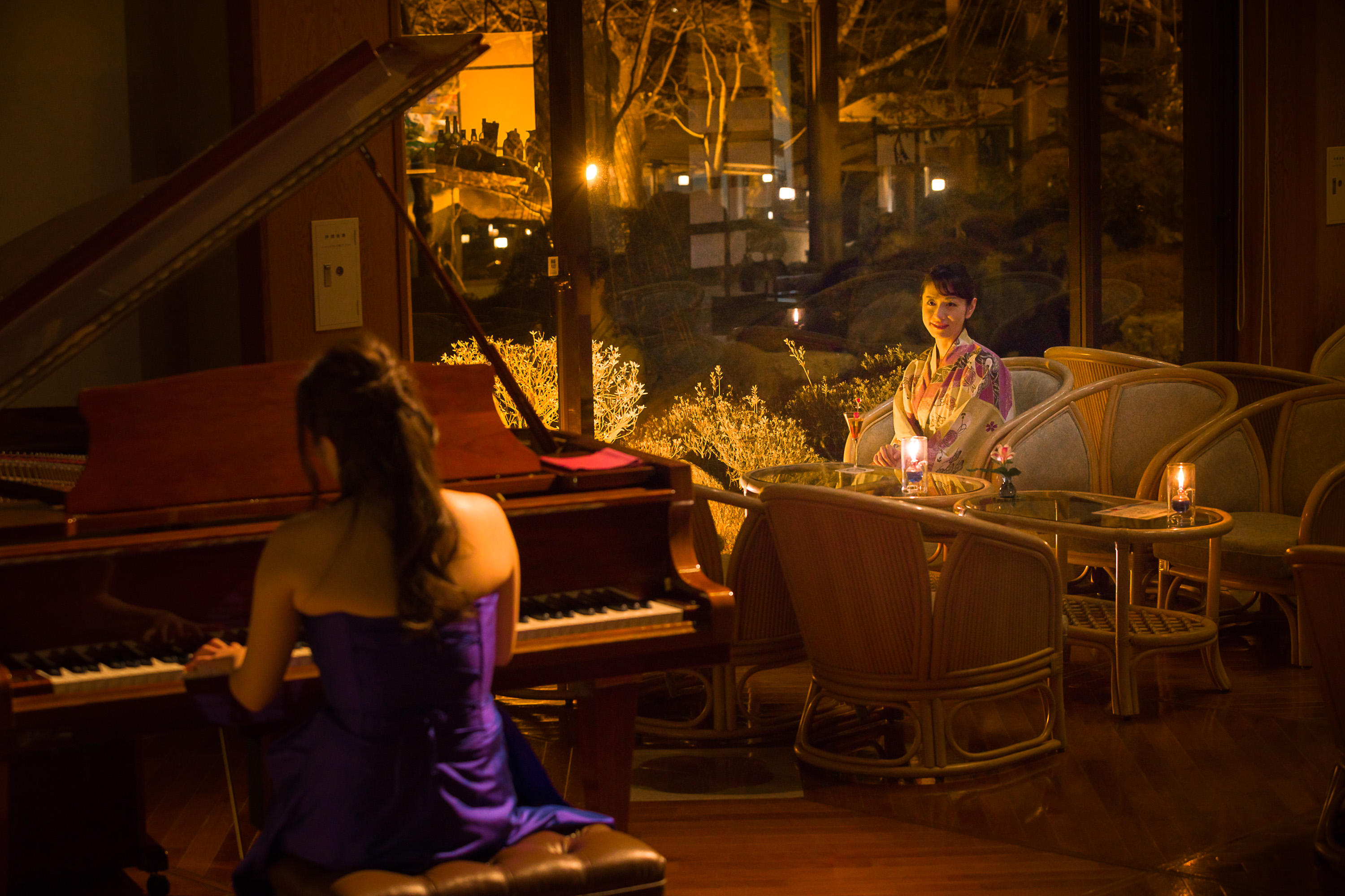 ナイトバーラウンジのピアノ演奏 スタッフブログ ふじさん日和 富士山の見える温泉旅館 富士山温泉ホテル鐘山苑公式hp